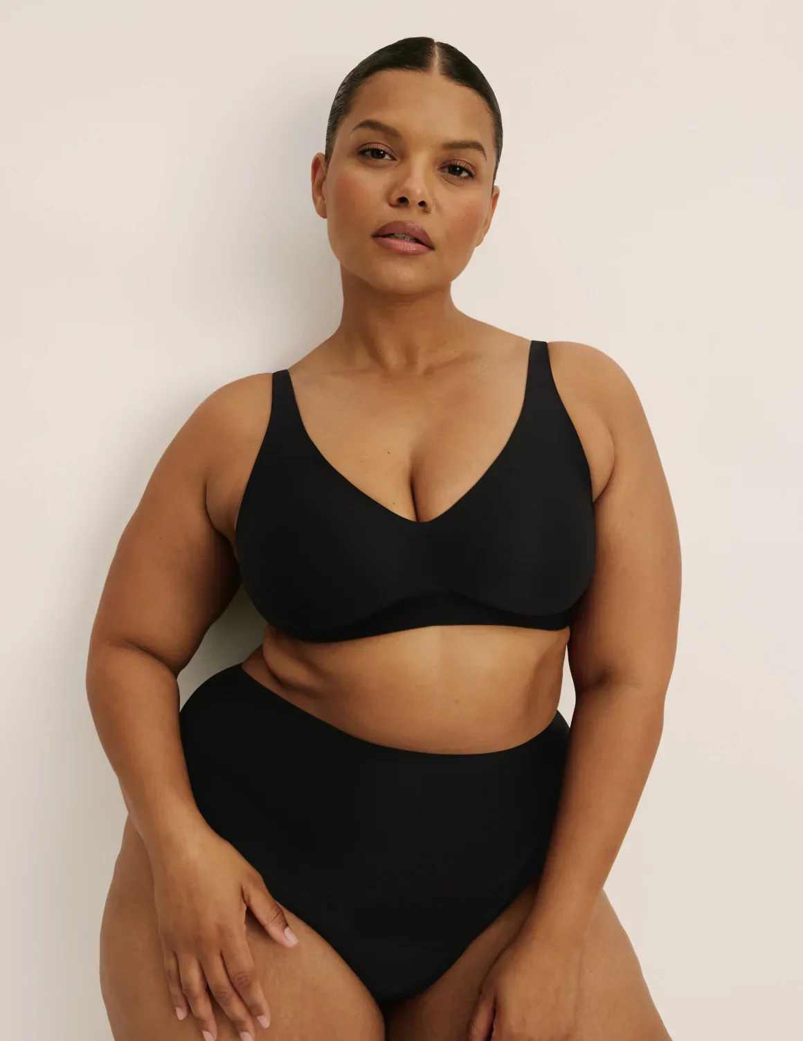 Revolution V-Neck Bra - Image 23