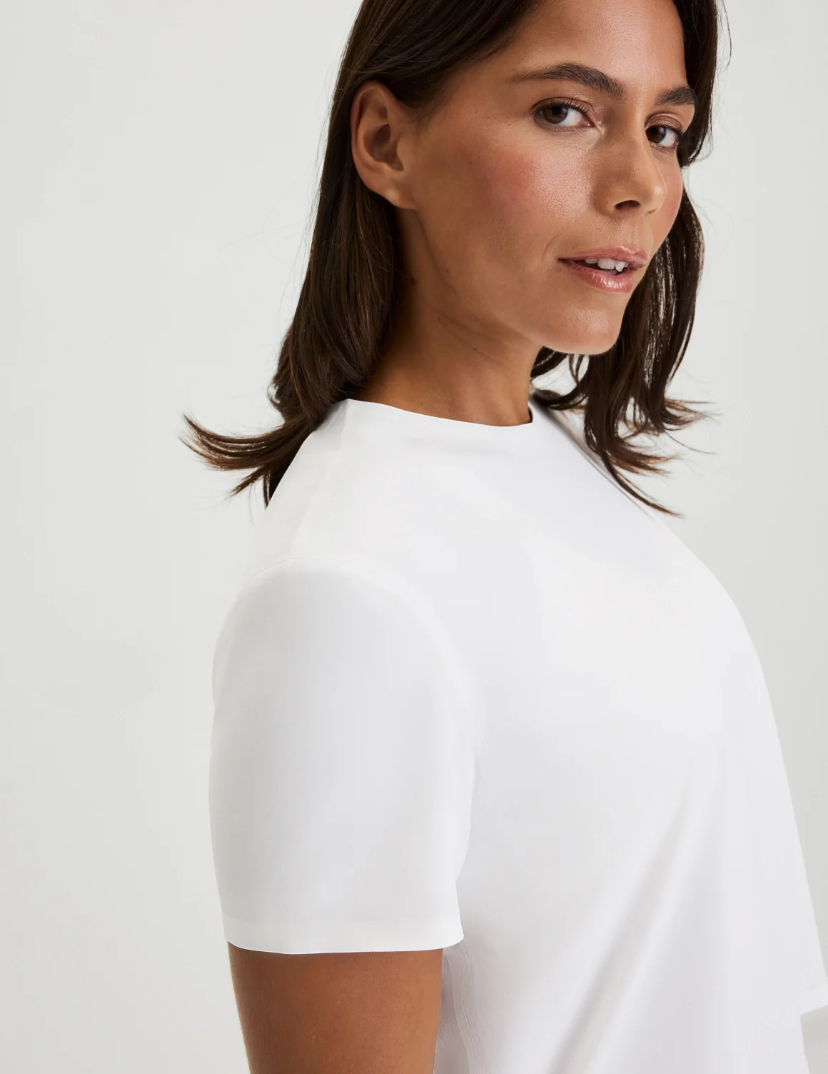 Studio Sleek Cropped T-Shirt - Image 23