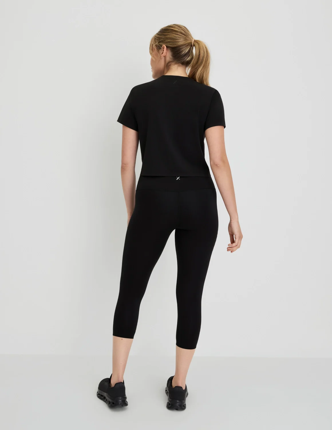 Studio Sleek Cropped T-Shirt - Image 4