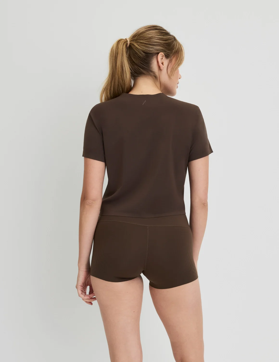 Studio Sleek Cropped T-Shirt - Image 7